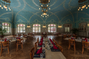 Choreographing the Perfect Event: How to Seamlessly Coordinate Music, Lighting, and Staging for Luxury Social Events