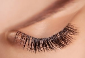 How to Fix Uneven Eyelash Extensions