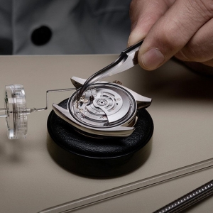 Choose Your Go-To for Watch Repair Services