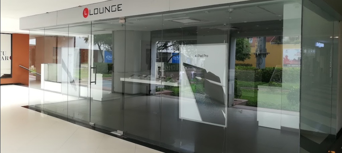 AppleStore llounge