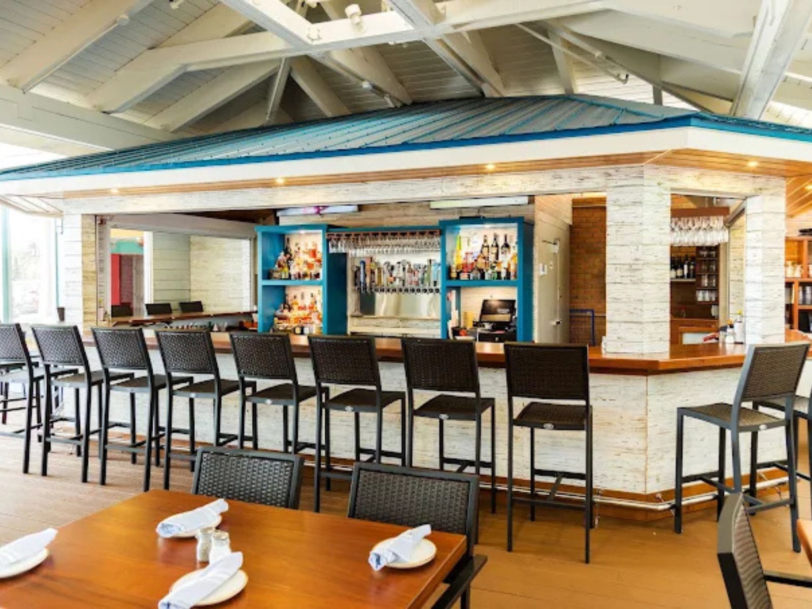 Bar & Grill The Catch Neighborhood