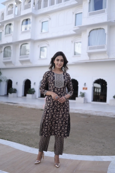 Find the Perfect Blend of Tradition and Trend with Floral Printed Kurta Pant Set