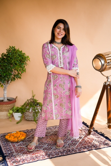 Explore Modern Kurti Neck Designs with Lace for a Classic Touch