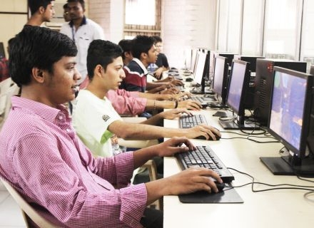 Top M.Com Colleges in Surat: Why Sarvajanik University Stands Out