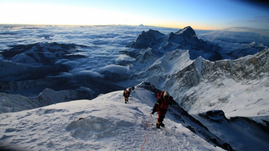 What to Eat While Mountaineering in Nepal: A Guide to Trail Foods