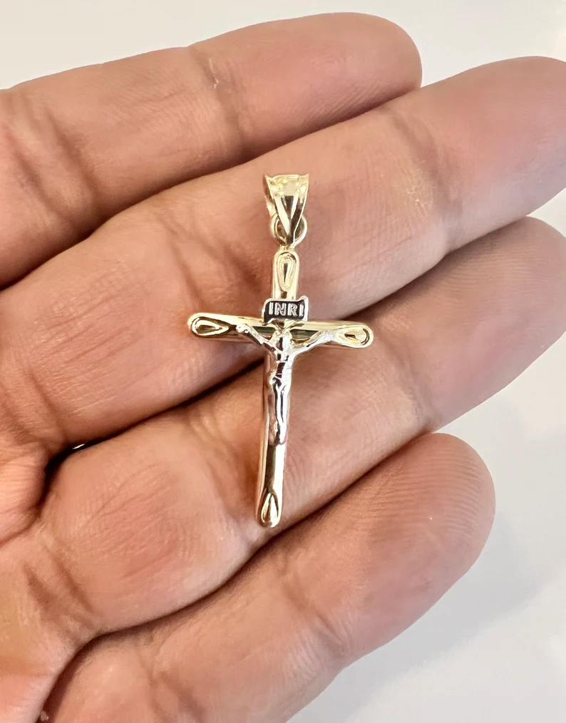 14K Gold Men's Crucifix Pendant: Styles and Significance