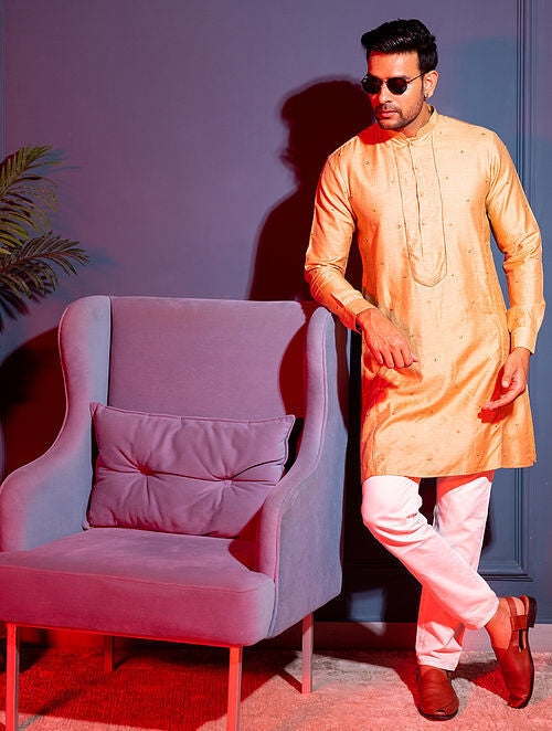 How to Pick the Right Kurta for Men for a Traditional Theme Party