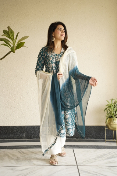 Discover the Beauty of White Suit With Jaipuri Dupatta Combinations