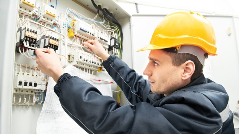 How to Become an Electrician: Is It Hard to Become an Electrician? Here’s What You Should Know