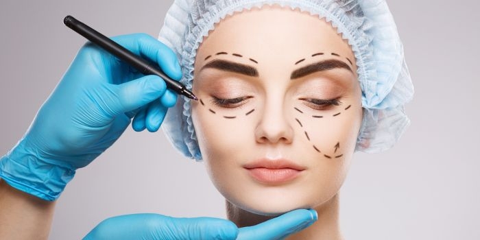 Choosing the Right Plastic Surgeon in Greater Kailash: What You Should Know