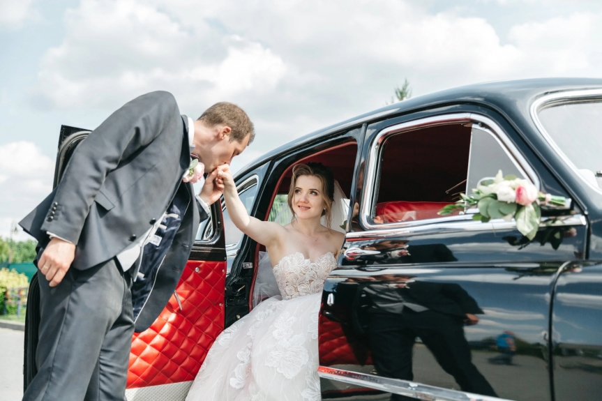 Limo Service Near Me in Canada: The Ultimate Guide for Events & Occasions