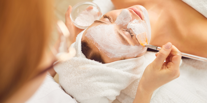 Advantages of Having a Medi Facial in Delhi for Radiant Skin