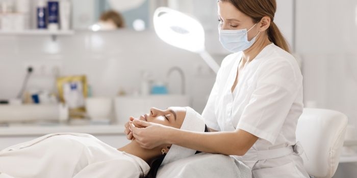 Top Reasons to Visit a Dermatologist in Punjabi Bagh for Healthy and Glowing Skin