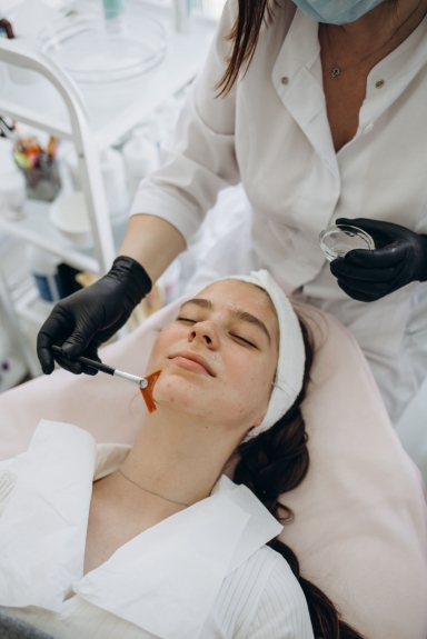 Glow Naturally: Best Chemical Peels Treatment and Cosmetic Care in Punjabi Bagh