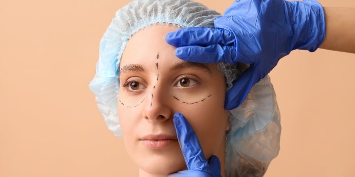 Best Plastic Surgeon in Greater Kailash – Dr Anshumali Misra