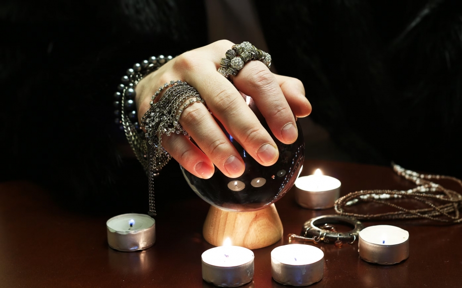 Build Your Dream Altar: Must-Have Witch Altar Items from Urth Spirit