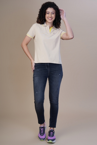 How Women Can Wear a Polo T Shirt for the Office Look?